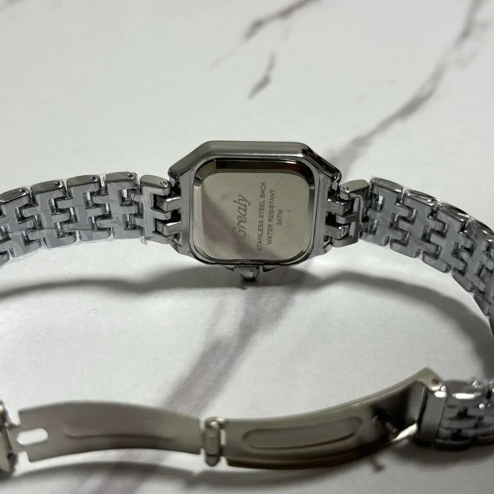 Sku:0384 vintage style silver watch + in a gift box They fit‎ any hand size